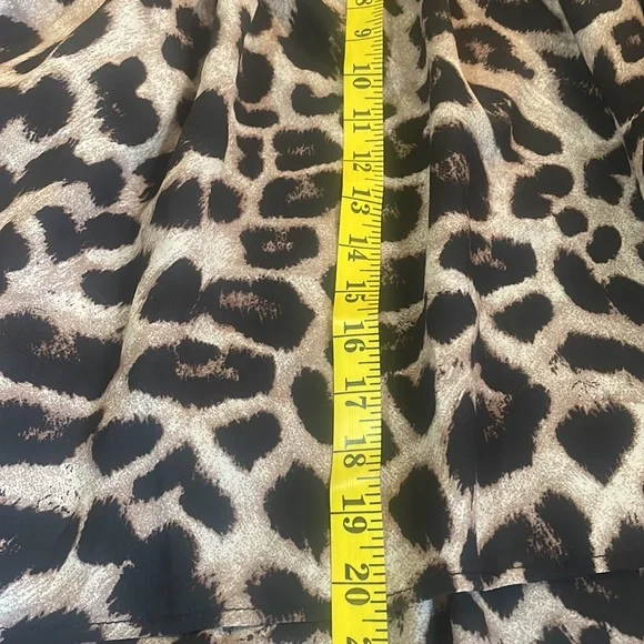 Off the shoulder leopard print , high low, top, tunic, size Large, lightweight - Picture 7 of 8
